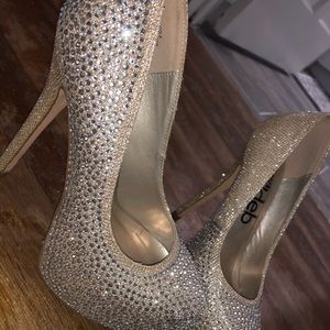 Size 6 Nude glitter rhinestone platform heel.